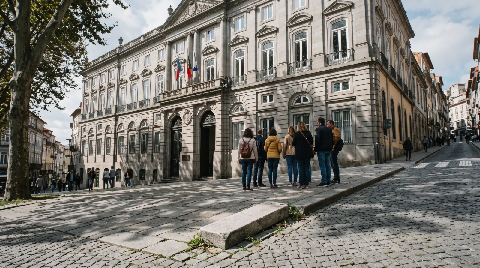 The neoclassical façade of the Palácio da Bolsa on Rua Ferreira Borges at 09:05, the Infante Dom Henrique garden in front and the São Francisco church tower behind, Palácio da Bolsa Porto